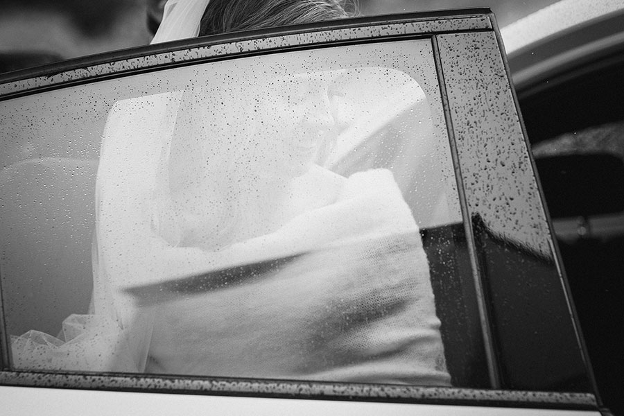 rain wedding photos