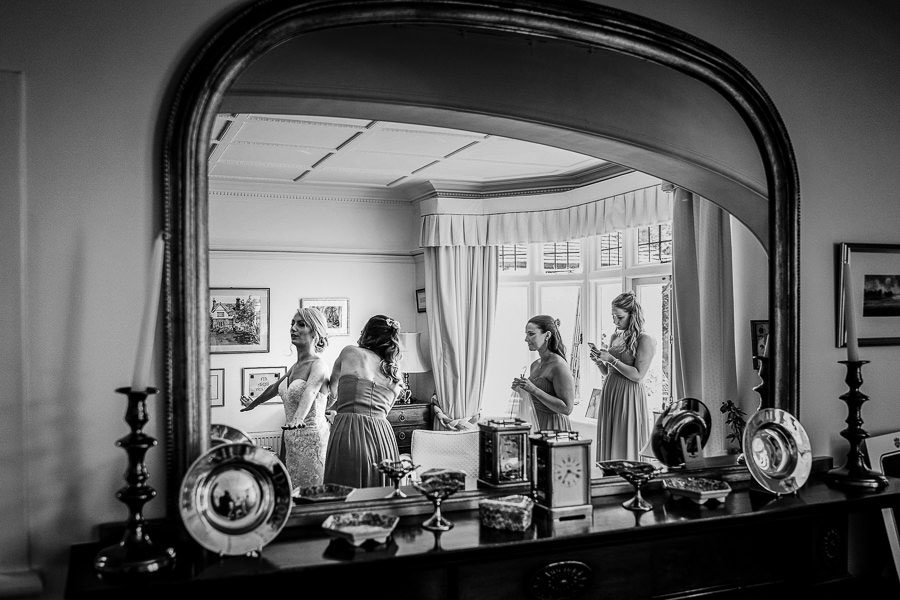Must-Have Getting Ready Photos for Your Wedding