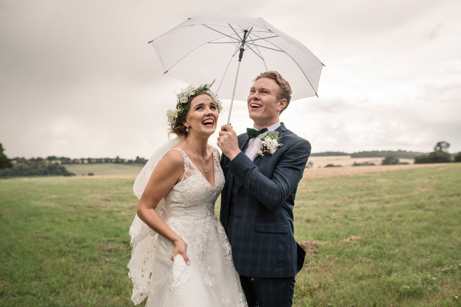 rain wedding photos