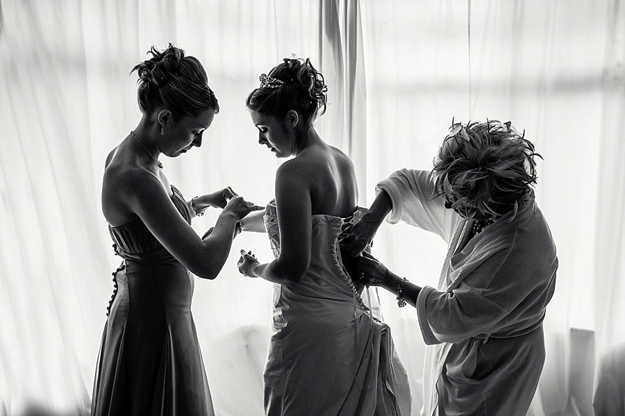 Must-Have Getting Ready Photos for Your Wedding