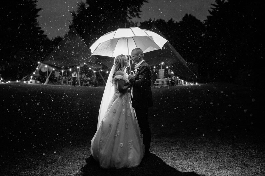rain wedding photos