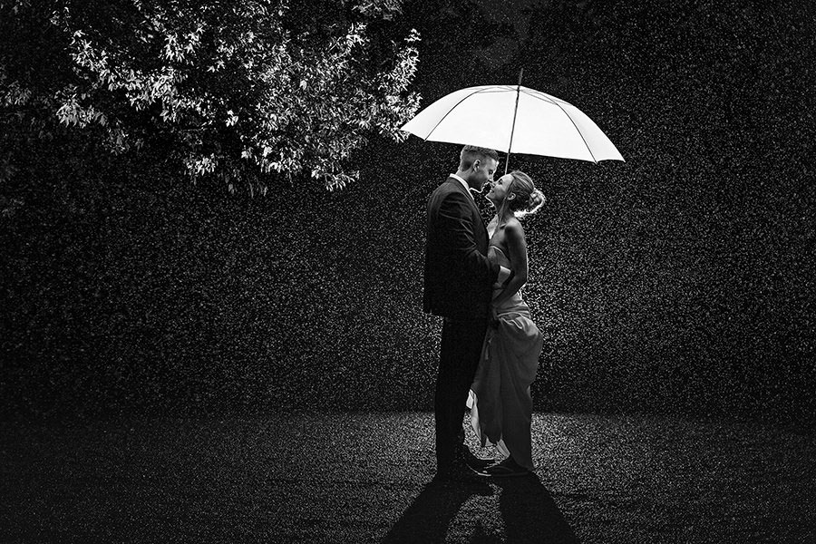 rain wedding photos