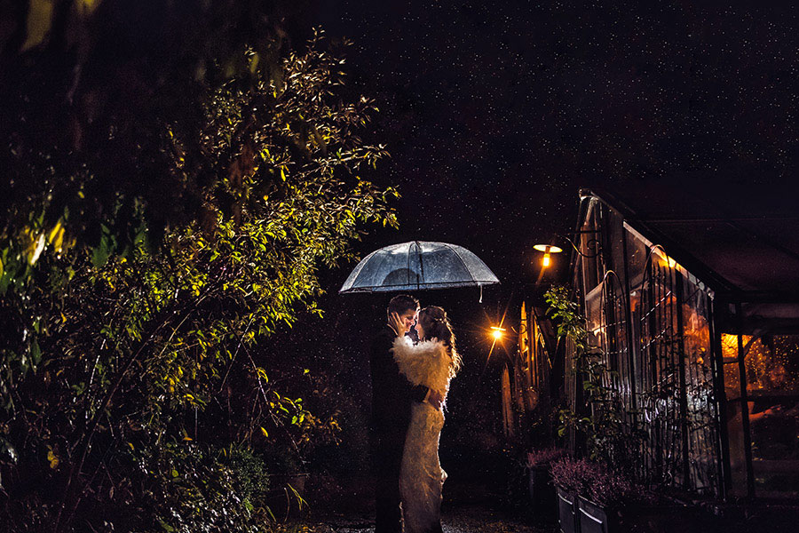 rain wedding photos