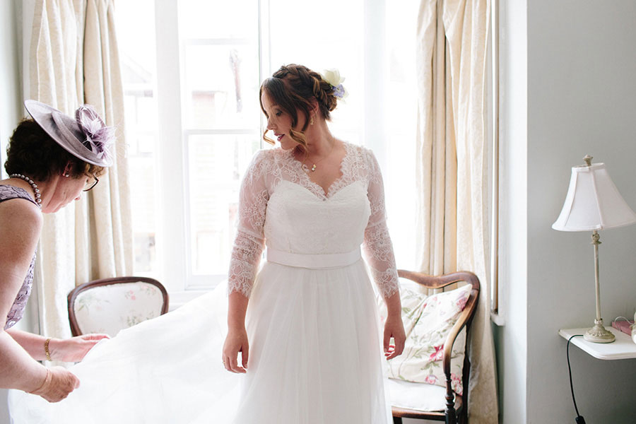 Must-Have Getting Ready Photos for Your Wedding