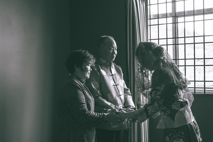 documentary style wedding photos