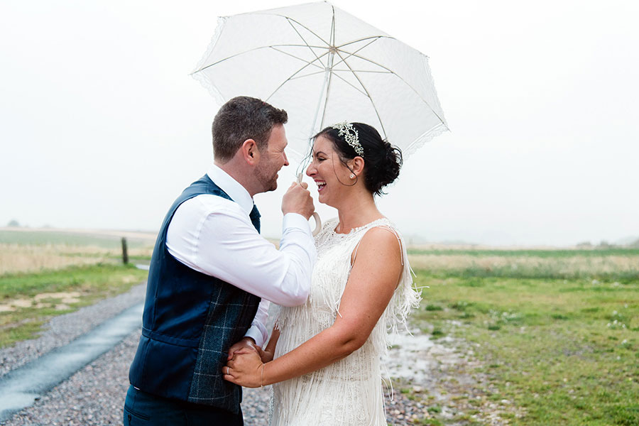 rain wedding photos