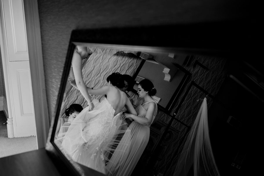 Must-Have Getting Ready Photos for Your Wedding