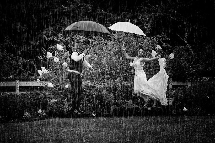 rain wedding photos