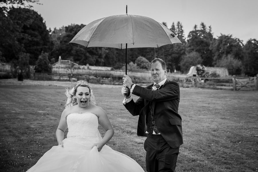 rain wedding photos