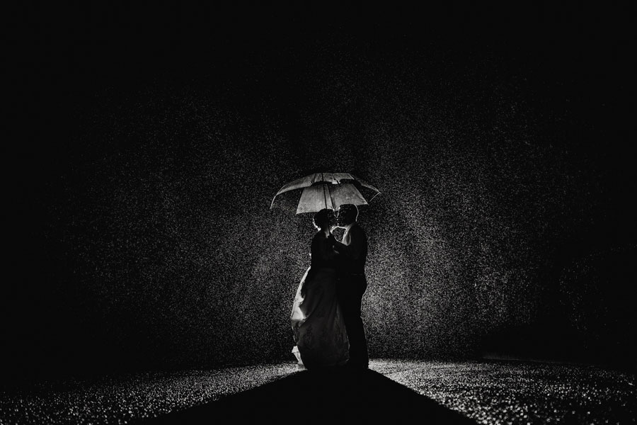 rain wedding photos
