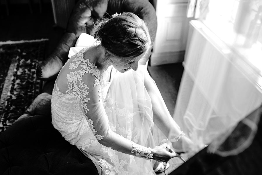 Must-Have Getting Ready Photos for Your Wedding