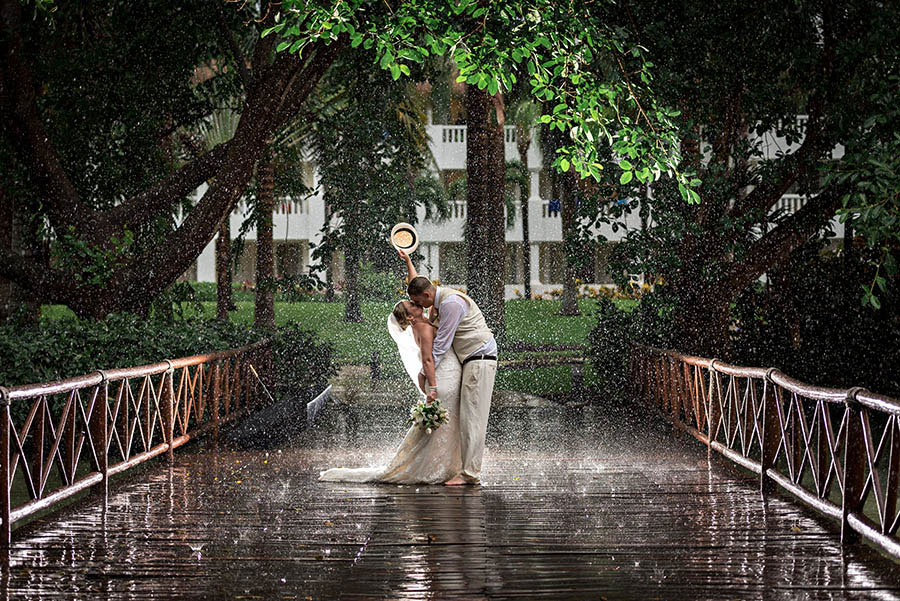 rain wedding photos