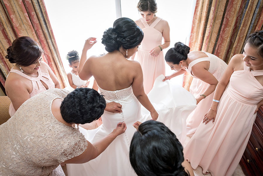 Must-Have Getting Ready Photos for Your Wedding