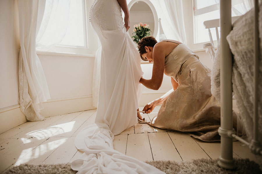 Must-Have Getting Ready Photos for Your Wedding
