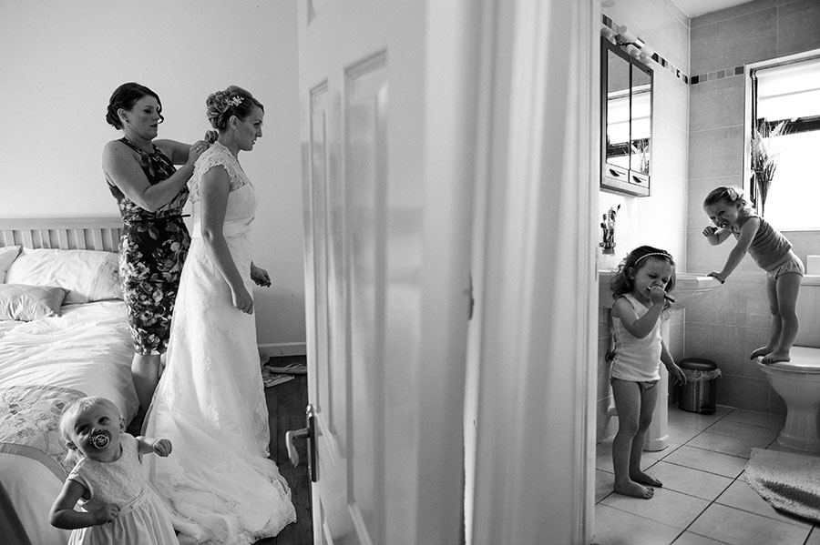 33 Must-Have 'Getting Ready' Photos for Your Wedding