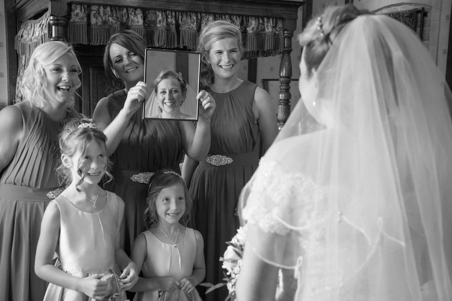Must-Have Getting Ready Photos for Your Wedding