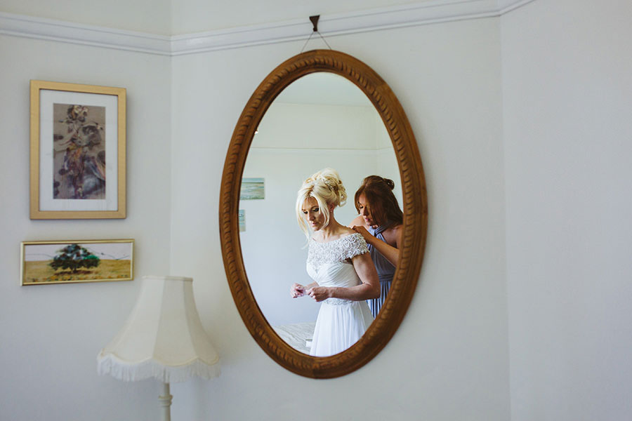 Must-Have Getting Ready Photos for Your Wedding