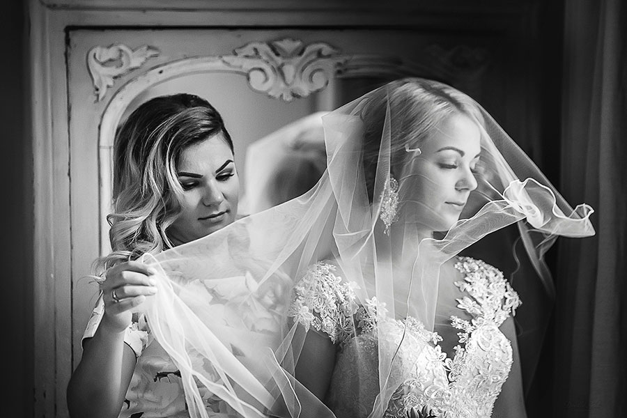 Must-Have Getting Ready Photos for Your Wedding
