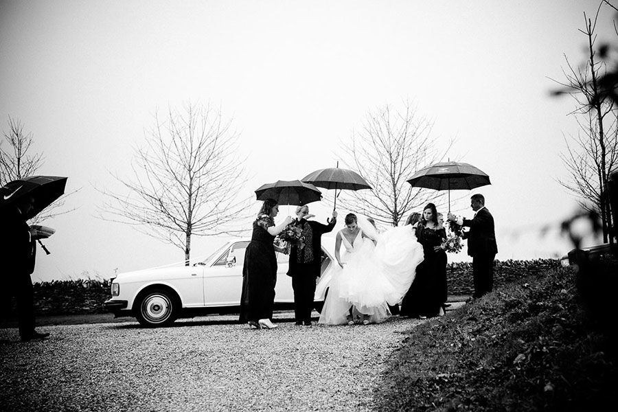 rain wedding photos