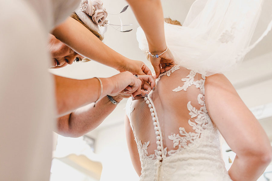 Must-Have Getting Ready Photos for Your Wedding